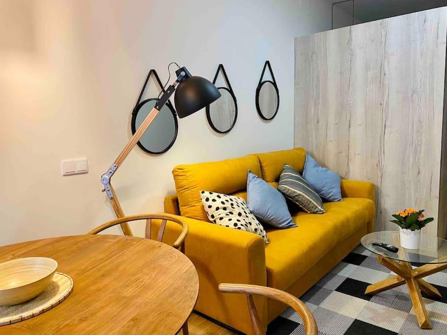 Studio Chic Avec Terrasse, Lumineux Et Calme 1 Valenza Esterno foto